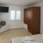 Marita House Sea View *